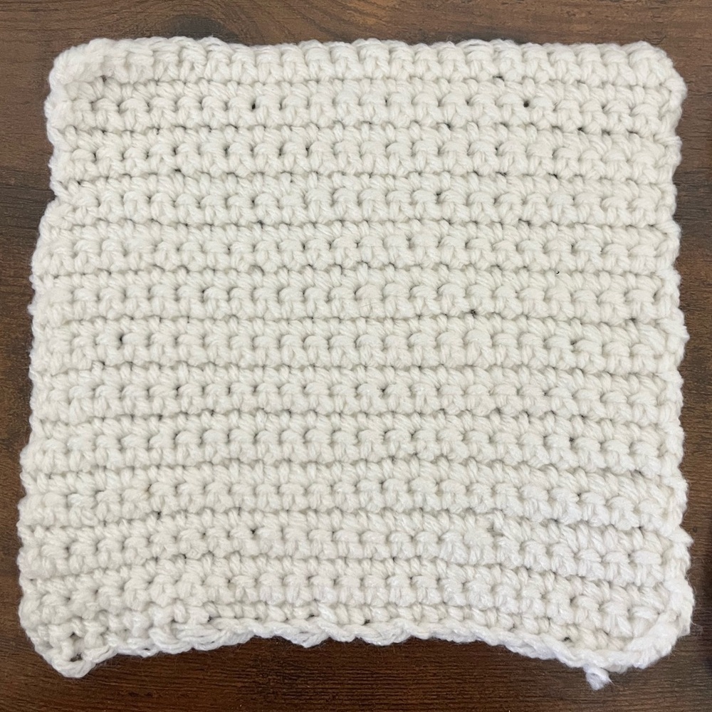 White crochet pot holders, never used. - Picture 2 of 6